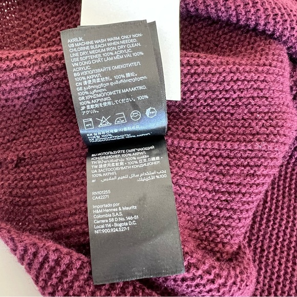 H&M Women’s Knit Burgundy Infinity Scarf - Picture 4 of 5